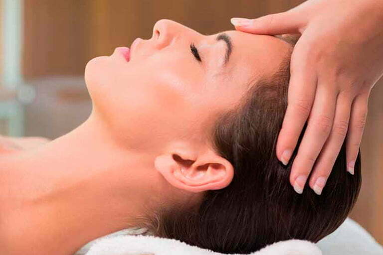 Masaje cráneo facial