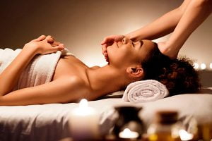 Masaje facial lifting japonés en Valencia